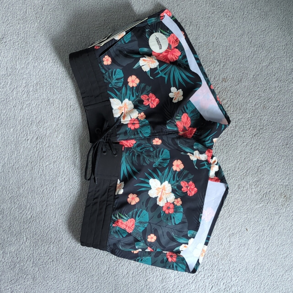 Black floral low rise surf shorts nwt